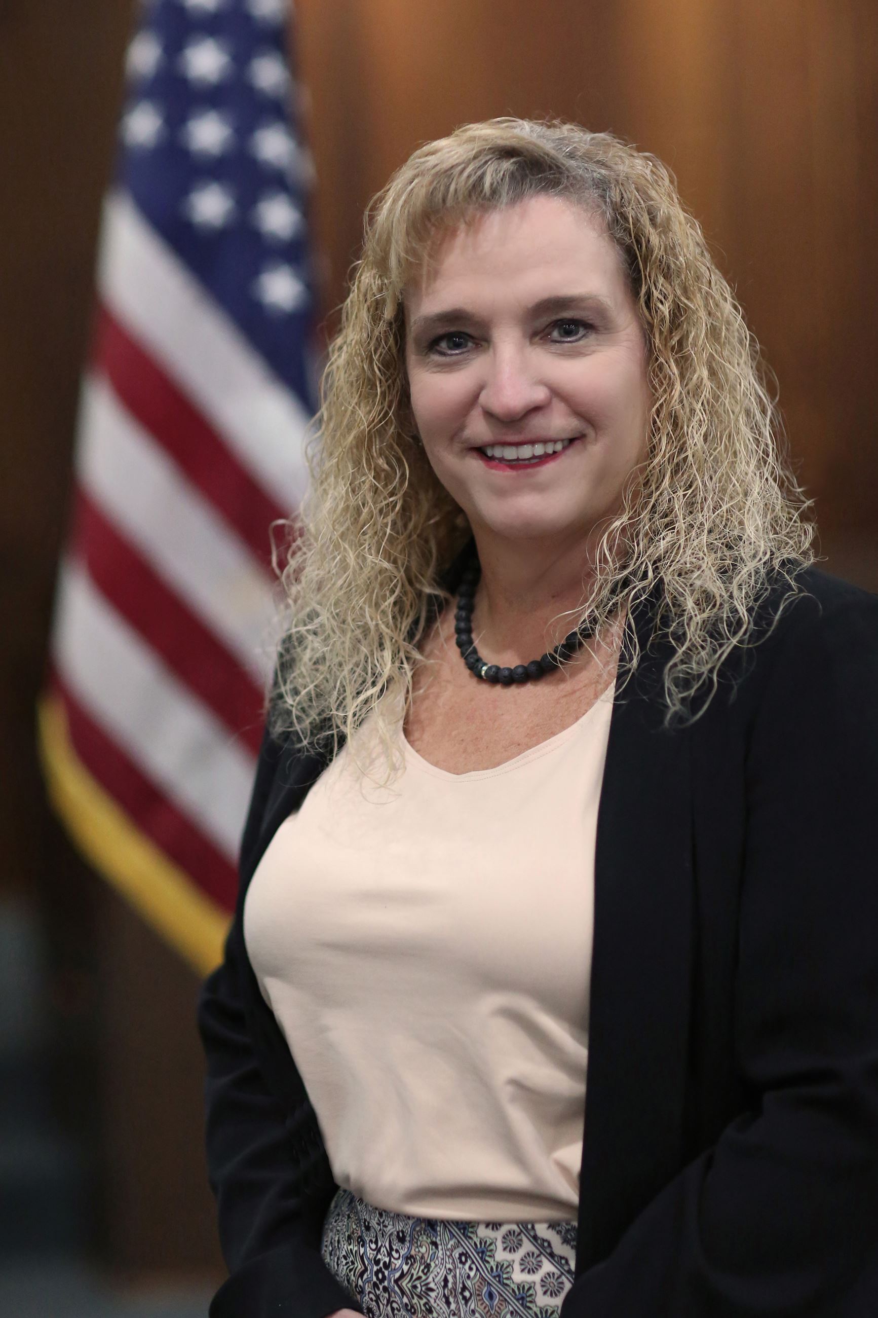 Shelley Hasselbrink Headshot (JPG)